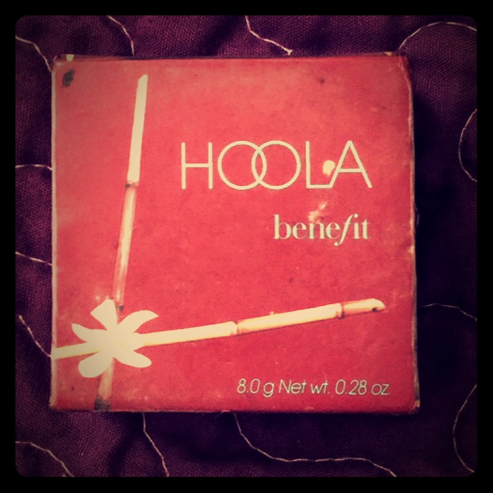 HOOLA Benefit Bronzing Powder